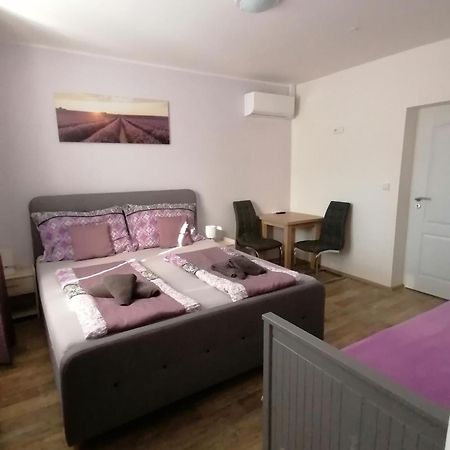 Ubytovani Na Spaciru Mikulov Luaran gambar