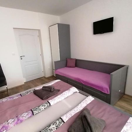 Ubytovani Na Spaciru Mikulov Luaran gambar
