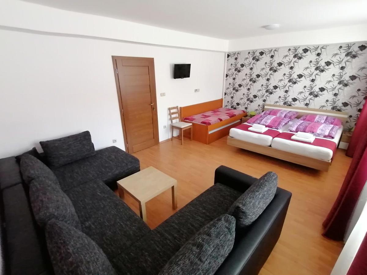 Ubytovani Na Spaciru Mikulov Luaran gambar